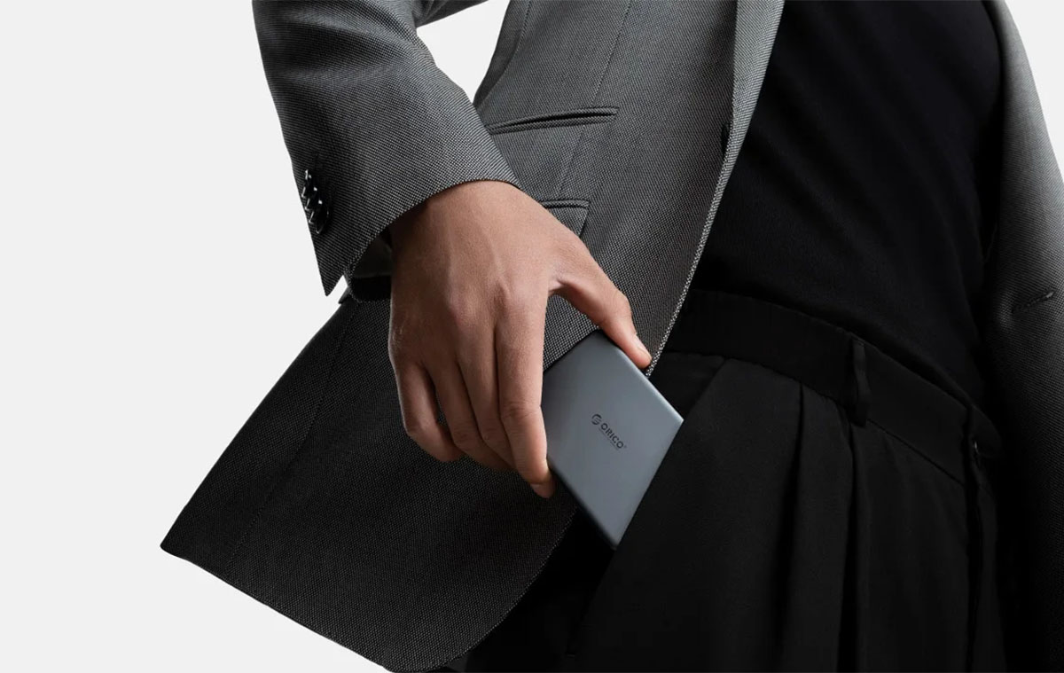 A bankkártya méretű power bank, ami elfér a zsebedben és vezeték nélkül is használható - ORICO Kada