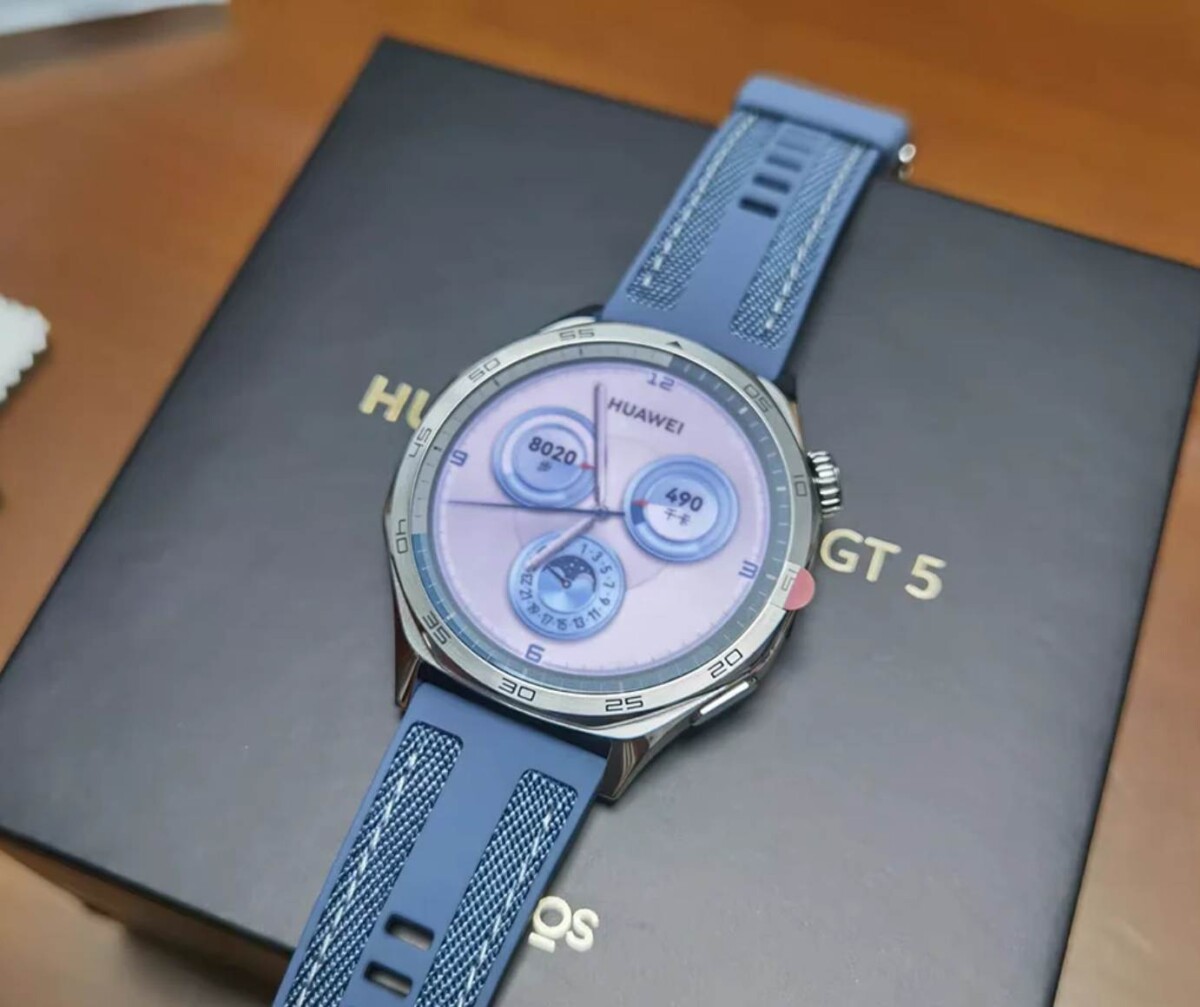Huawei Watch GT 5 okosóra valódi képen