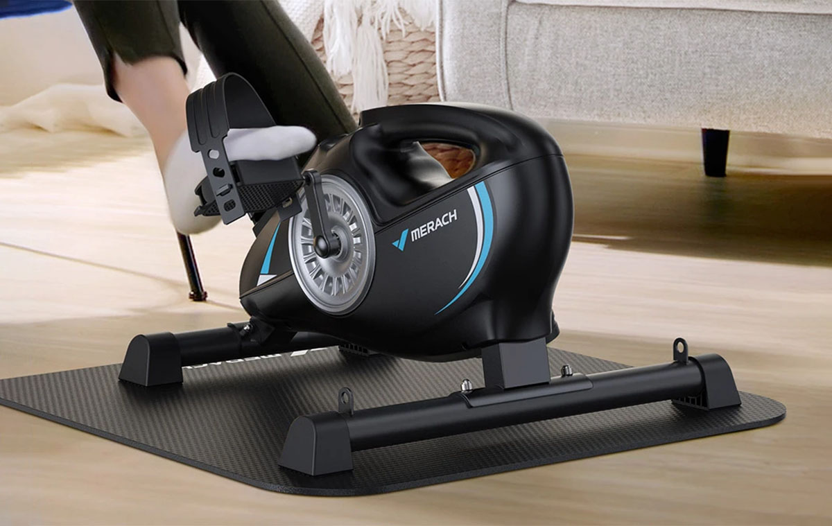 Tudd le a bringás edzést egy asztal előtt ülve a MERACH S04 "asztali" kerékpárjával