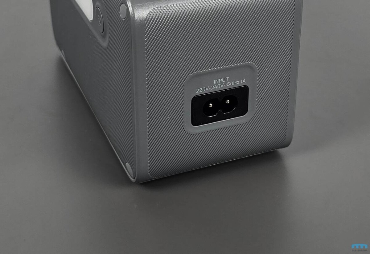 DaranEner R100 hordozható áramforrás feltöltés