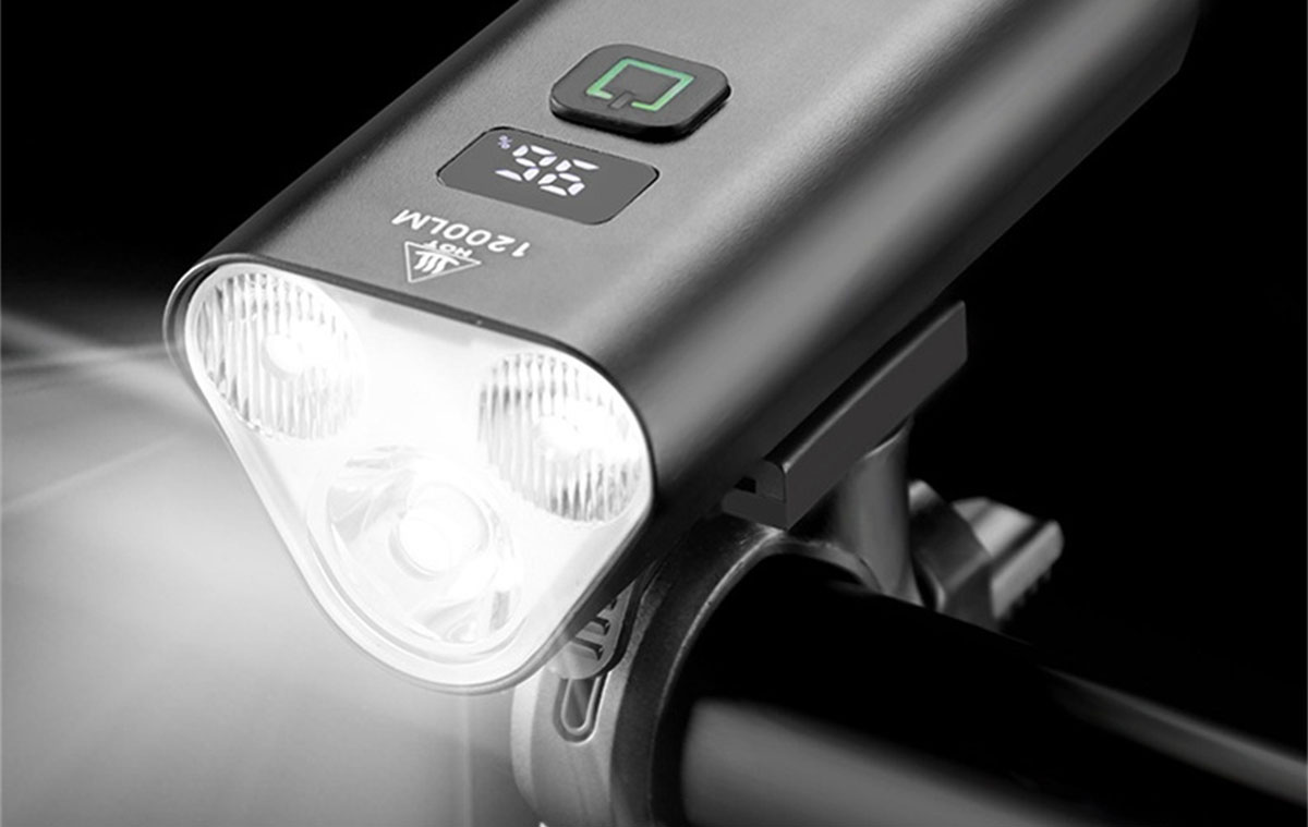 Közlekedj biztonságosan este is ezzel a szuperolcsó bicikli és roller lámpával