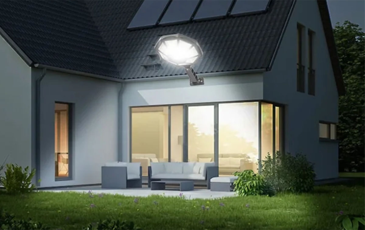 Masszív fényözön kint is ezzel a napelemes, vezetéknélküli lámpával
