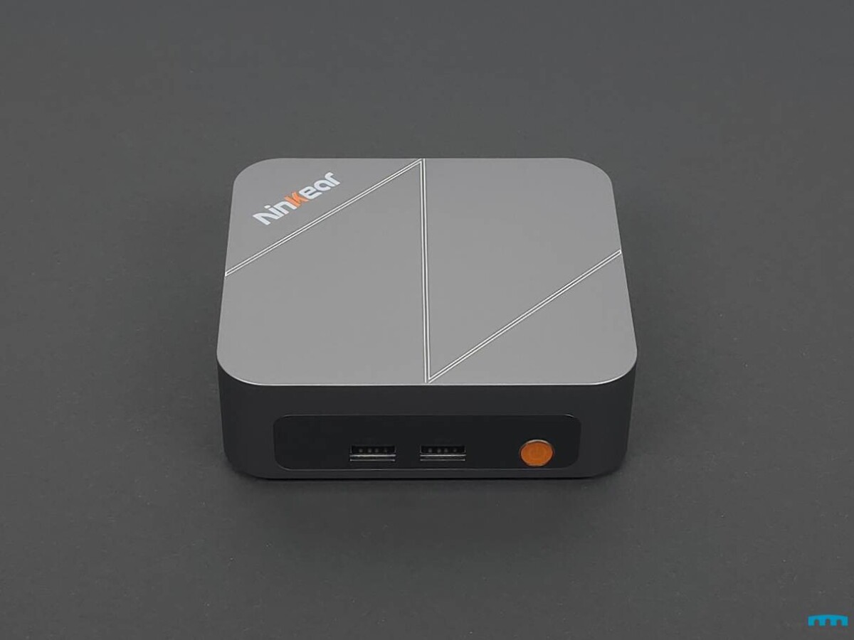 Ninkear M7 mini PC szemből