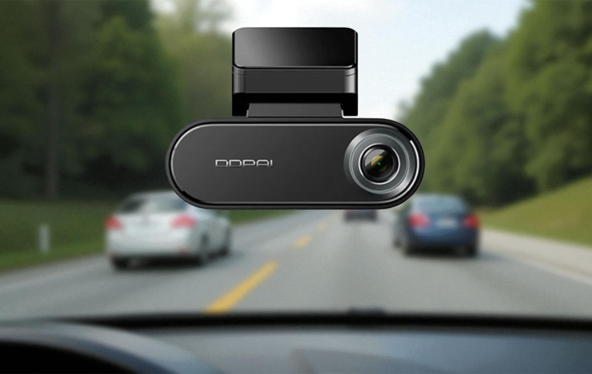 Ez az olcsó autós kamera 4K felbontással és magas minőségben rögzít mindent elől, hátul, GPS-szel