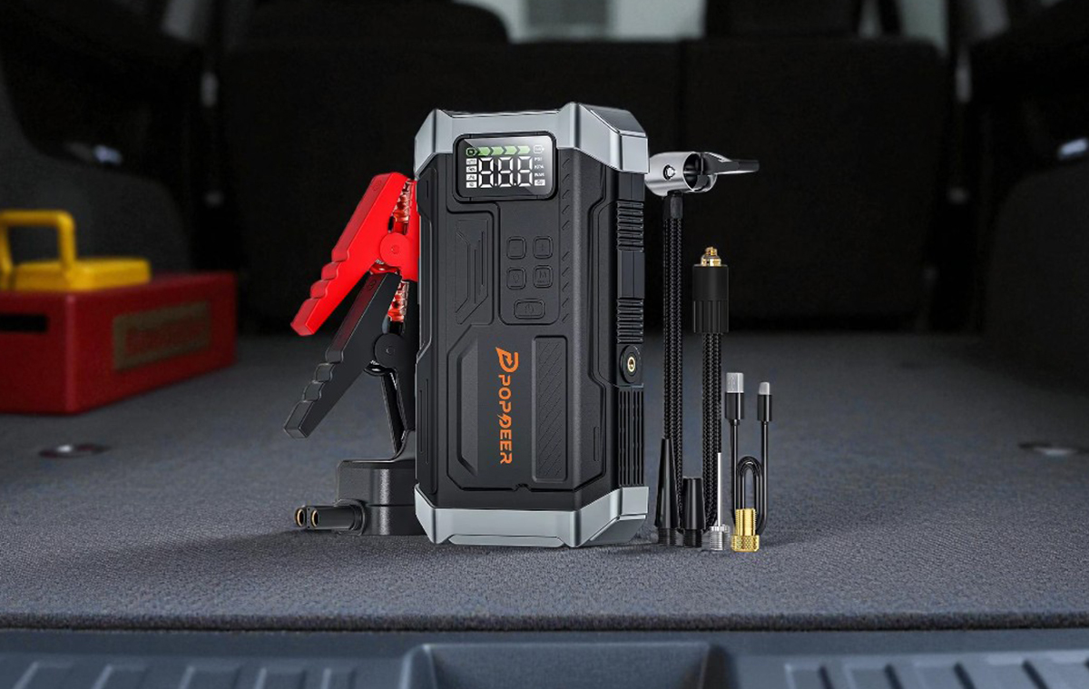 Nem csak elindítja az autót, ez egy olcsó és mindenes mentőangyal pumpával, lámpával