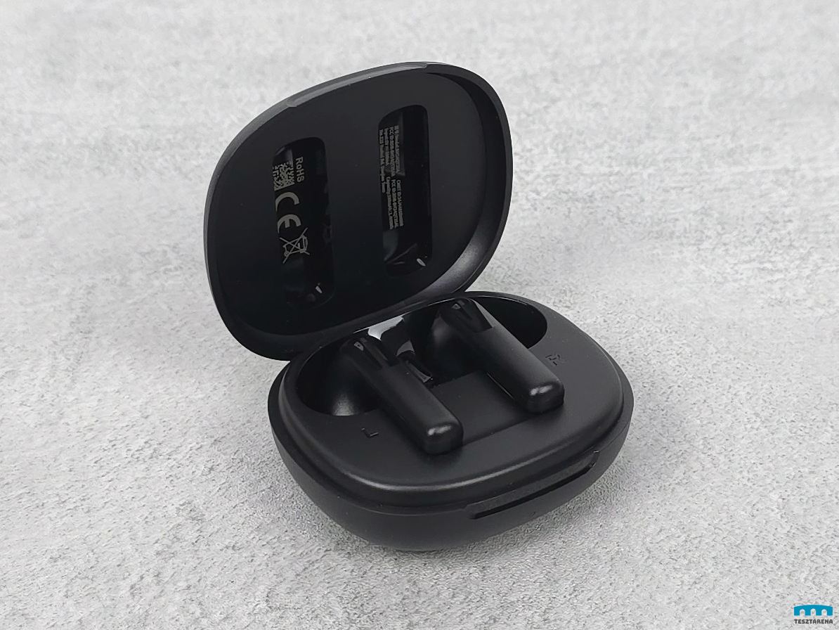 QCY AilyBuds E10 töltőtok kinyitva