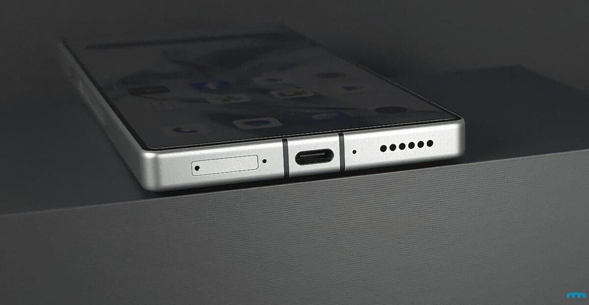 REDMAGIC 11 Pro - SIM tálca, Type-c és hangszóró