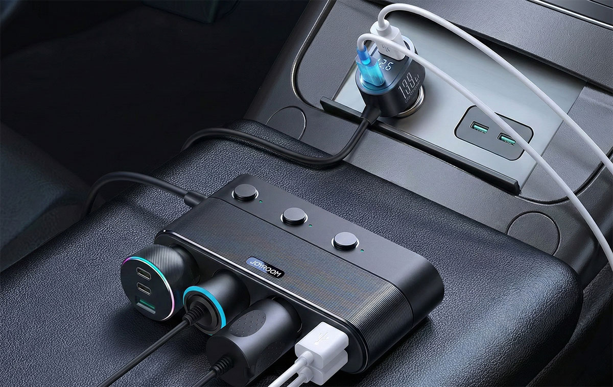 Ez az olcsó 140W-os autós töltő egyszerre 4 eszközt is feltölt és 3 szivargyújtót ad