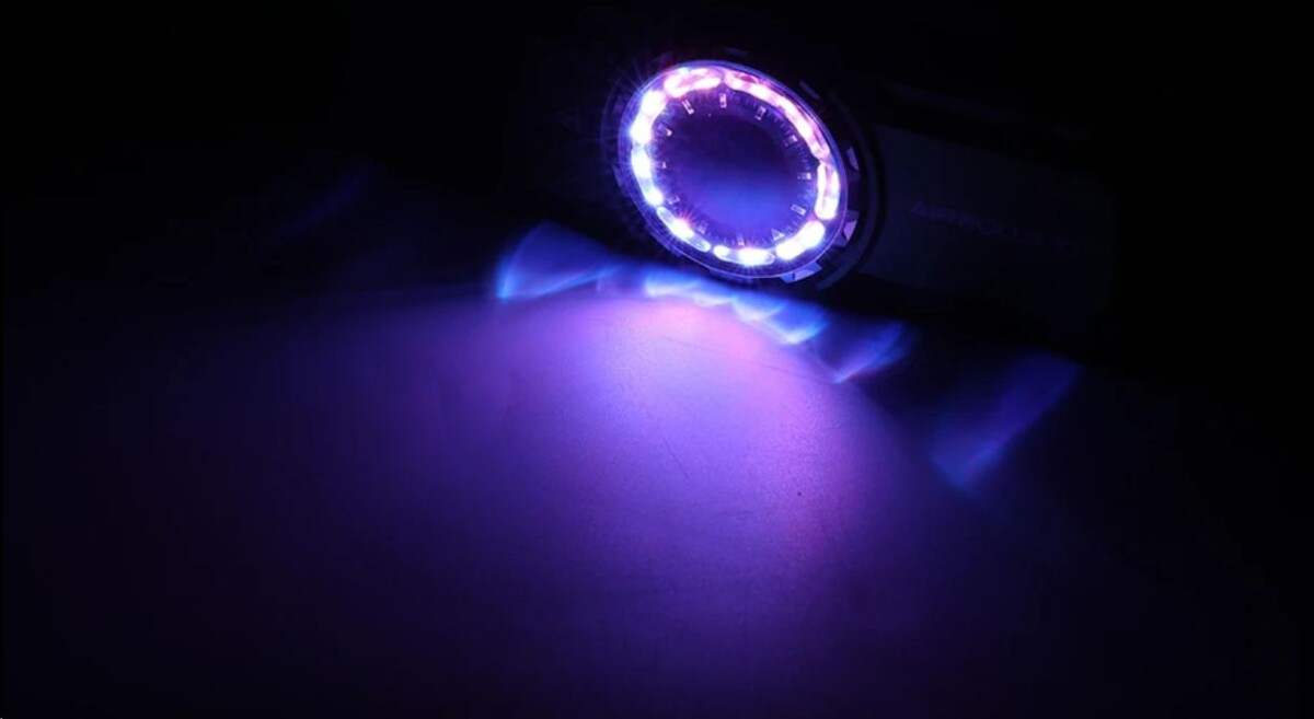 Astrolux K3 UV fénnyel