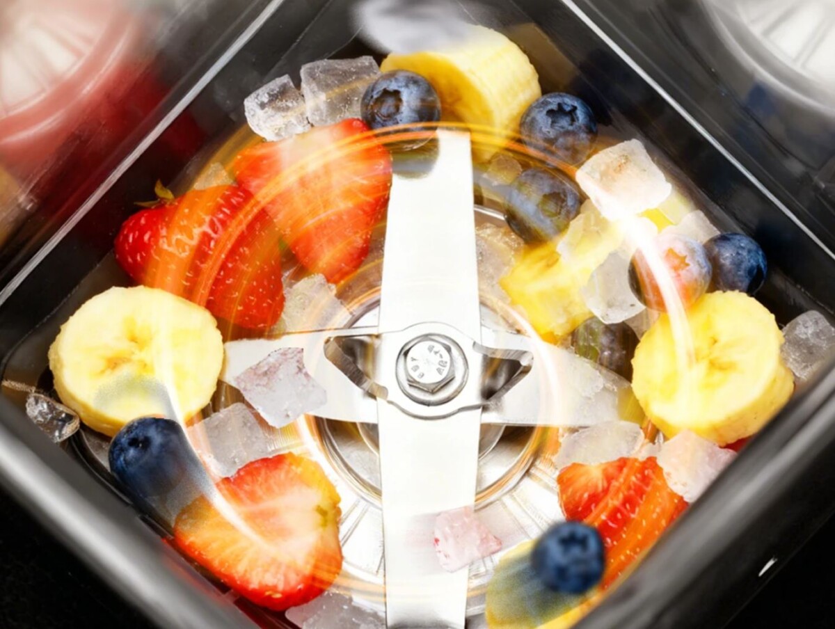 BlitzHome BH-228C turmixgép hatpengés rozsdamentes acél késsel