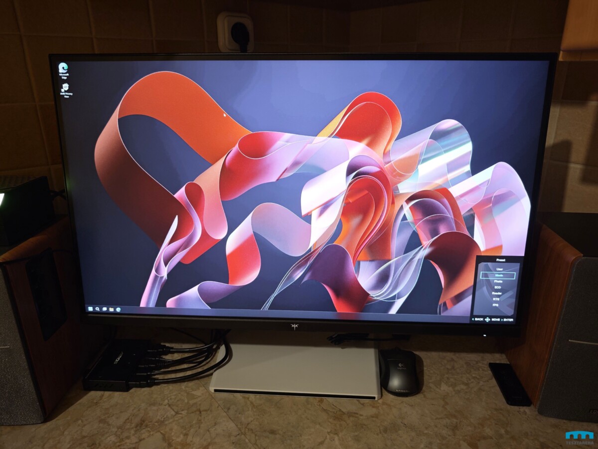 KTC H27T6 bekapcsolva