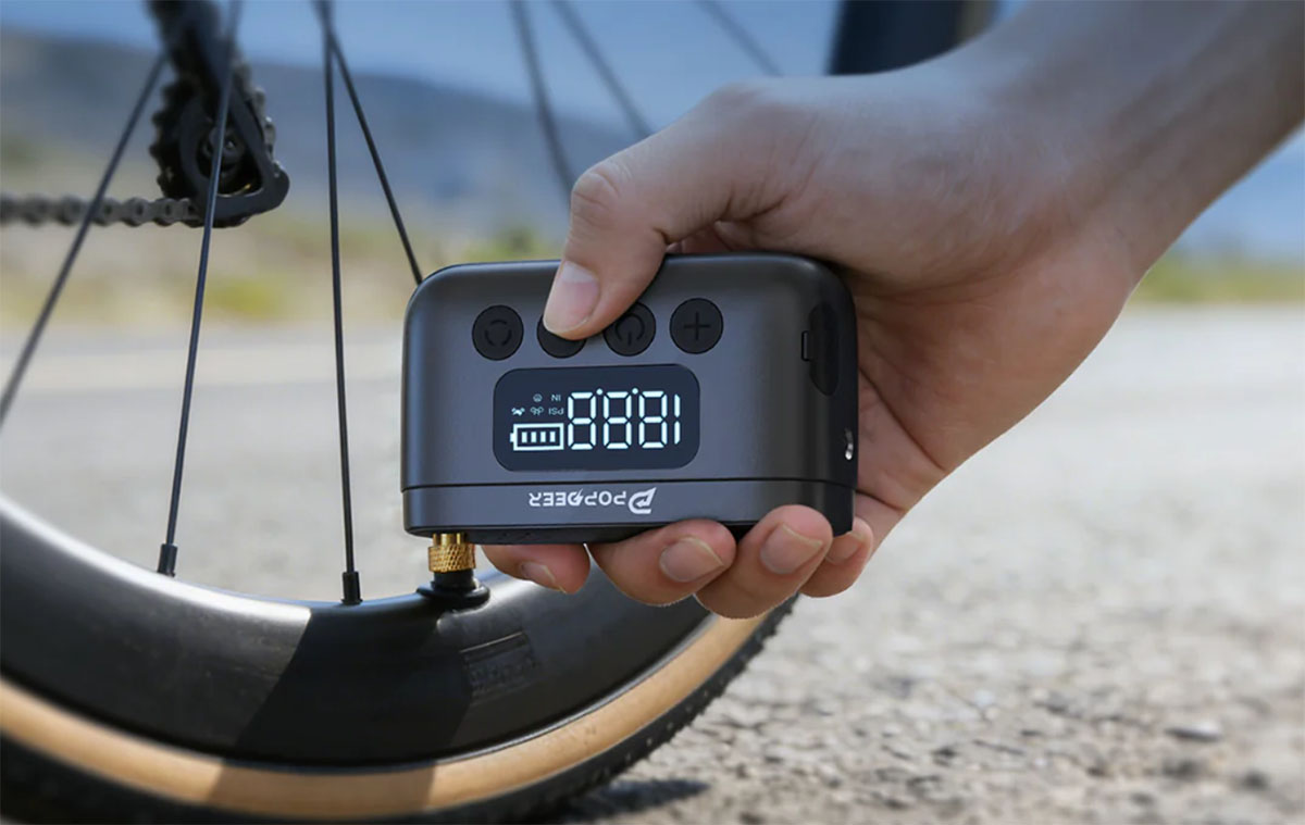 Apró akkumulátoros pumpa a zsebedbe bringához, rollerhez