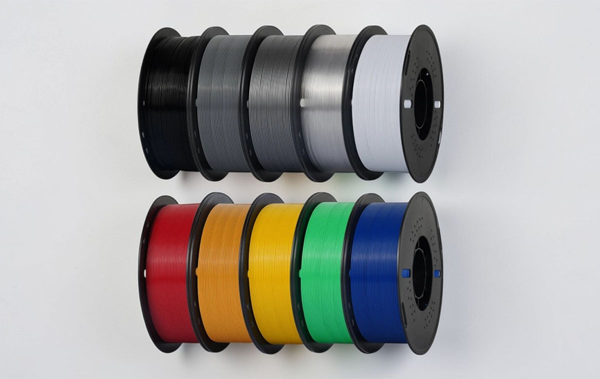 1kg filament most 2400 Ft-ért vihető, különböző színekben