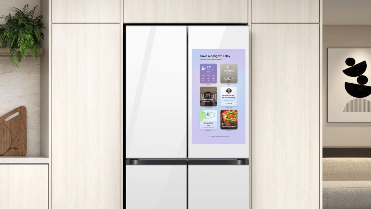 Samsung Bespoke AI Family Hub Refrigerator 32"-os érintőkijelzős változat