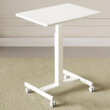 Ötletes mozgatható asztal akár állnál, akár ülnél