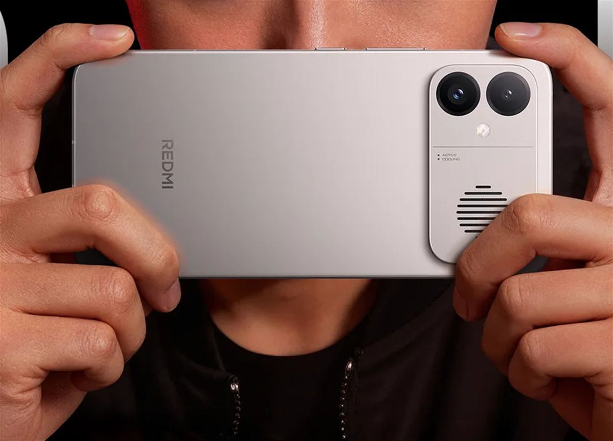 REDMI K90 Max bejelentés Space Silver hátlapja