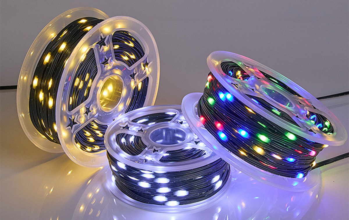 Na ez jó: szuperolcsó, 32 (!) méteres RGB LED fényfüzér, napelemes működéssel