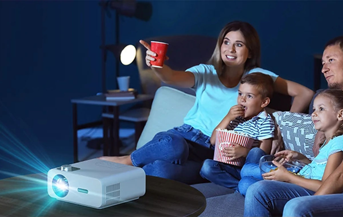 Nem csak filmnézésre jó ez a szuperolcsó Full HD, androidos projektor