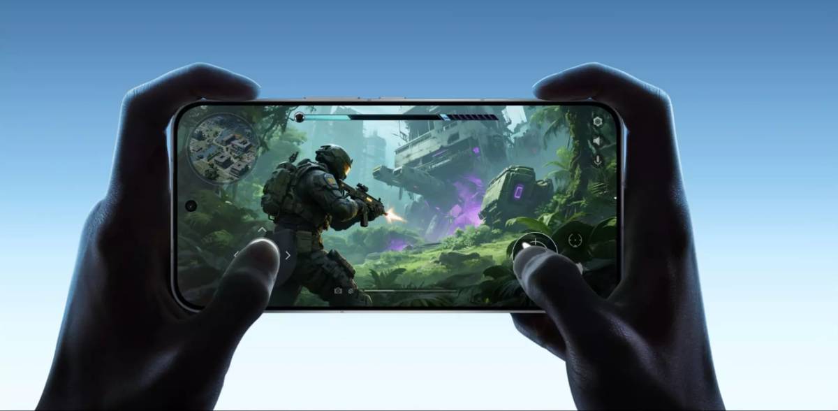 Oppo K15 okostelefon kézben tartva