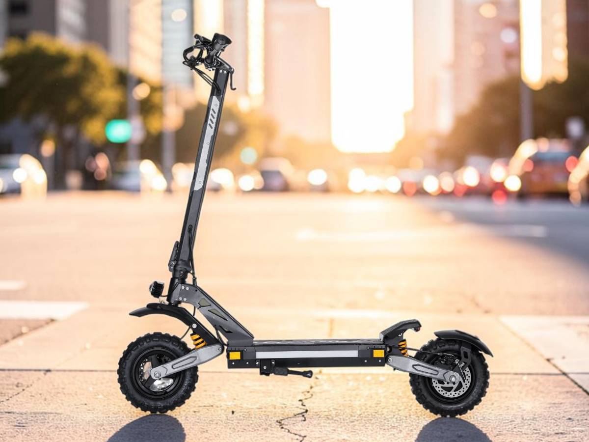 ANGWATT CS1 2026 elektromos roller az utcán, napfényben