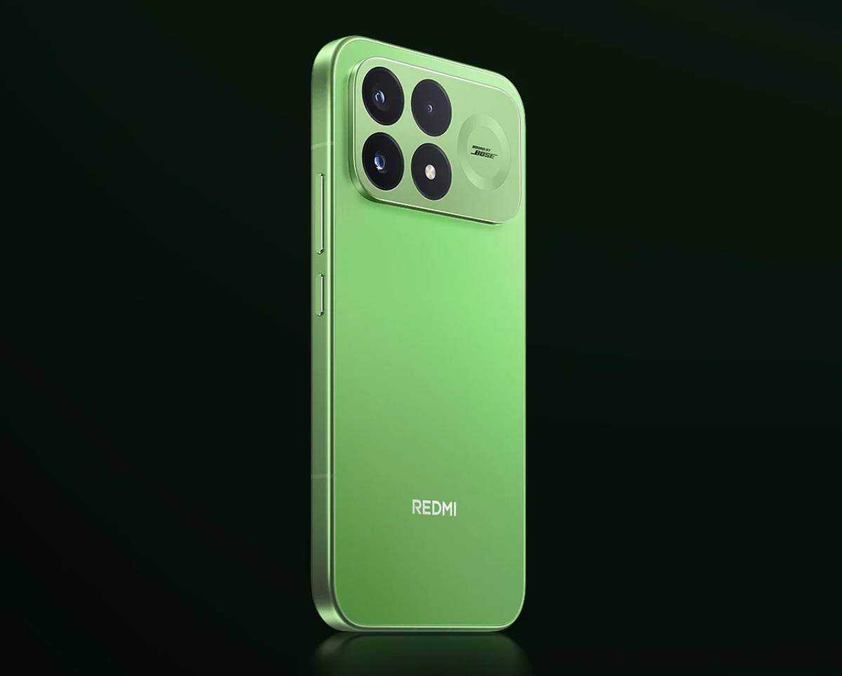 Redmi K100 Pro Glowing Firefly hátlapja, a telefon áll fekete környezetben