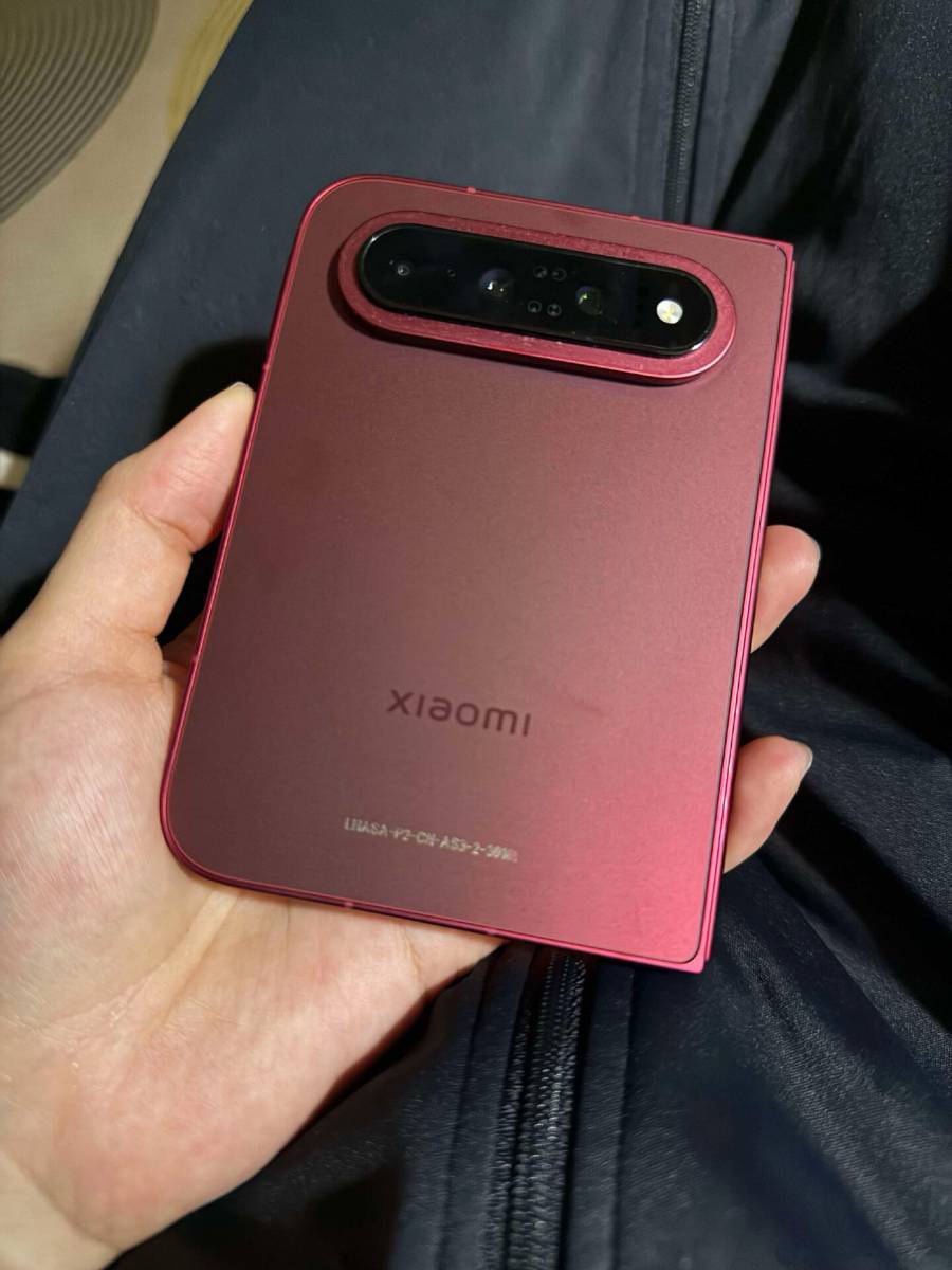 Xiaomi 18 Fold leak - kézben tartva