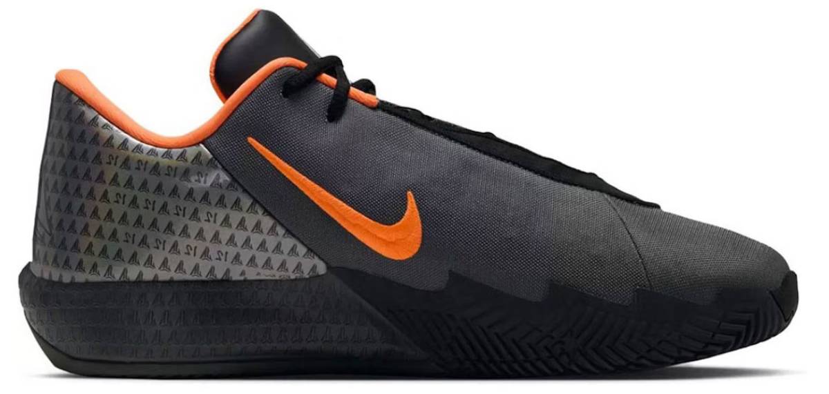 Nike Twelve Time „Halloween” oldalról