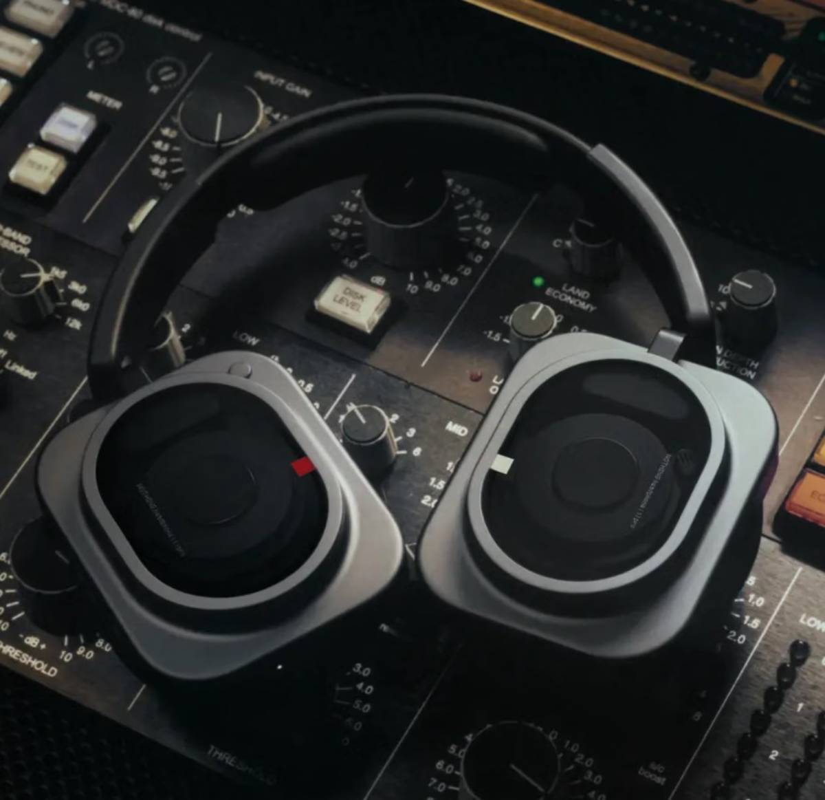 Nothing Headphone (1) Pro kifordítva