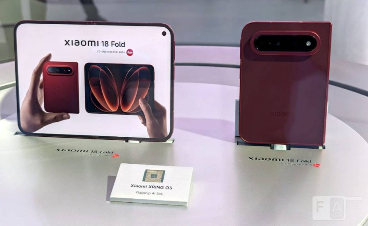 Xiaomi 18 Fold kiállítva