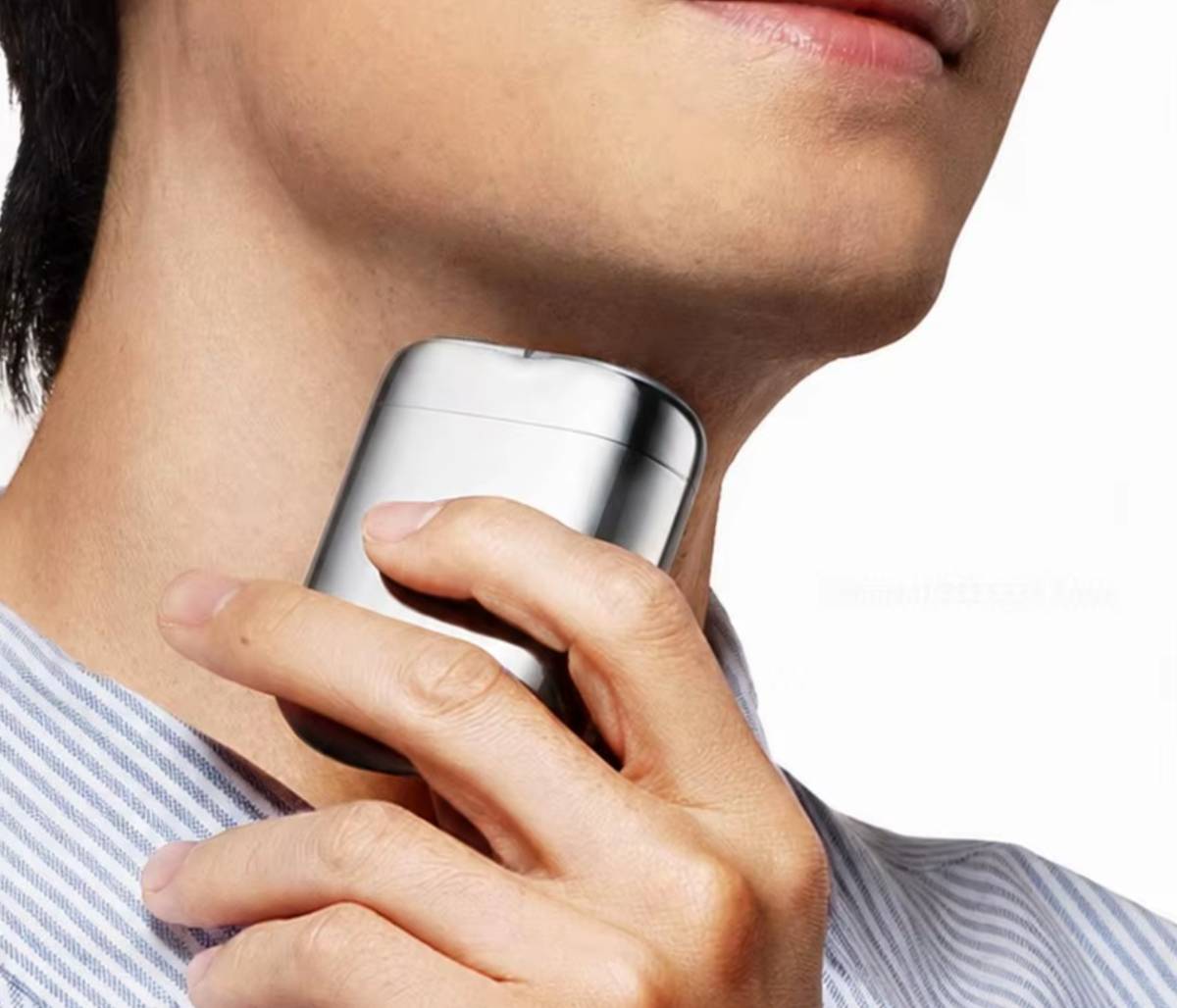 XIAOMI Mijia Portable Electric Shaver Pro kézben tartva