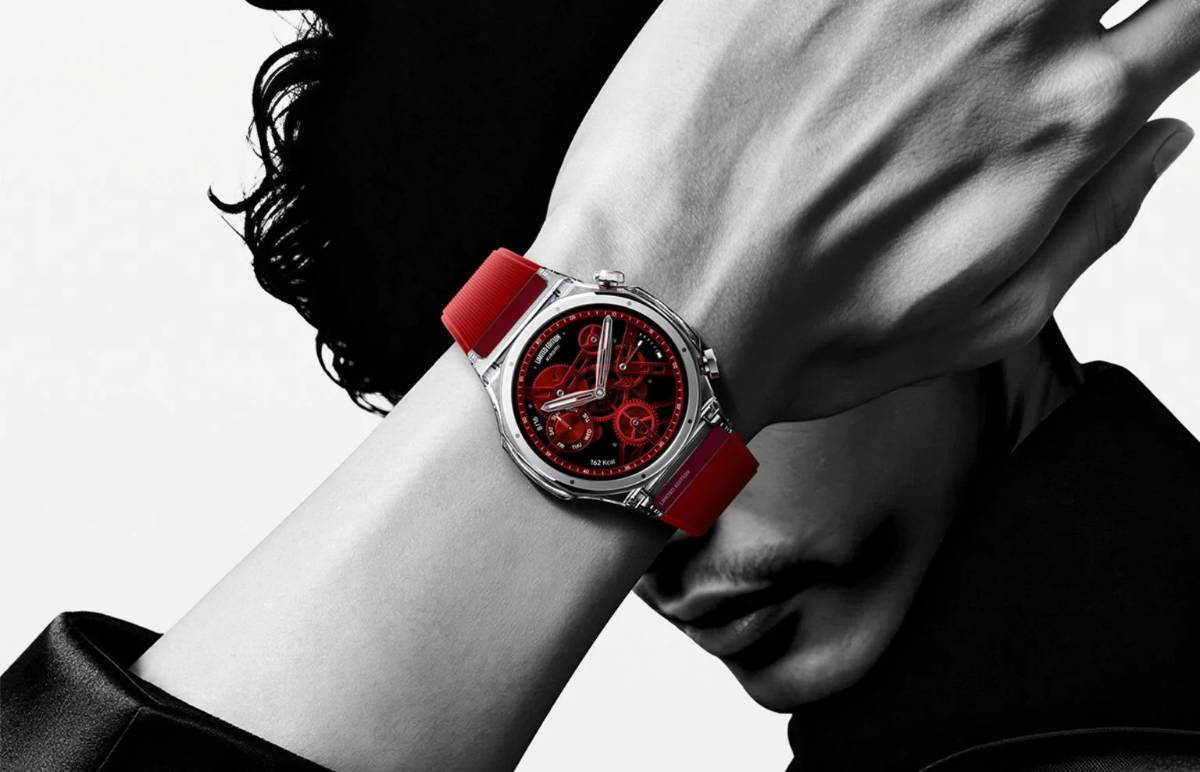 Xiaomi Watch S5 Transparent Edition csuklón