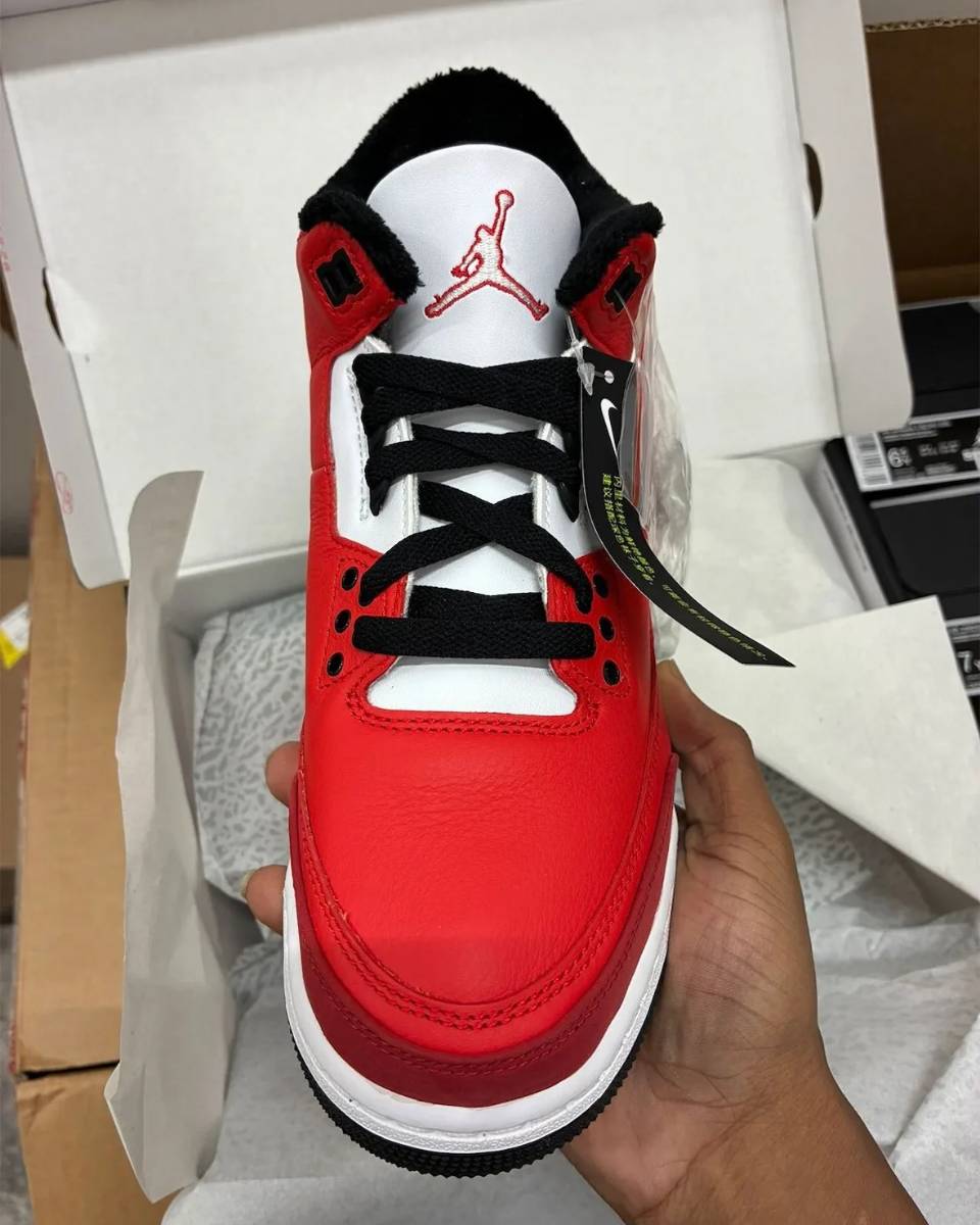 Air Jordan 3 GS “Santa” fentről