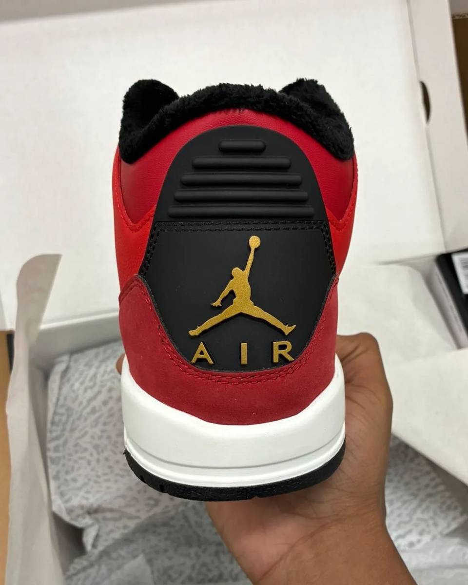 Air Jordan 3 GS “Santa” logó