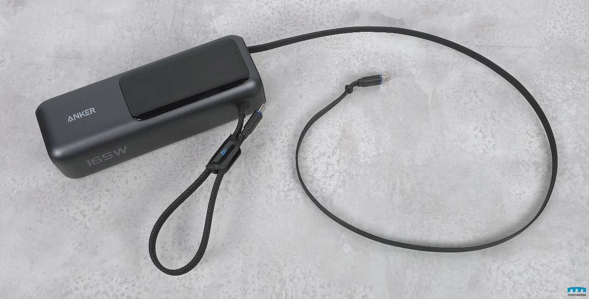 Anker Laptop Power Bank kábele kihúzva