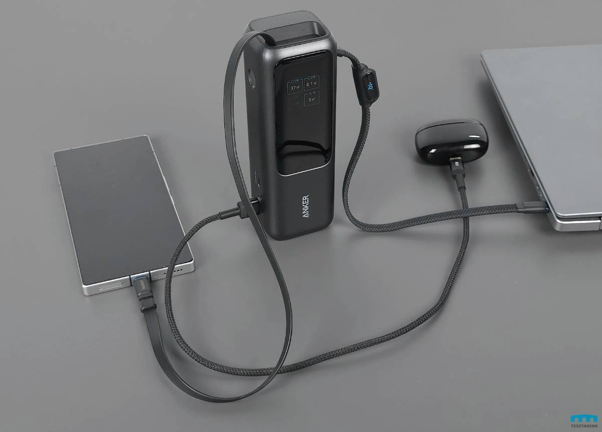 Anker Laptop Power Bank töltés közben