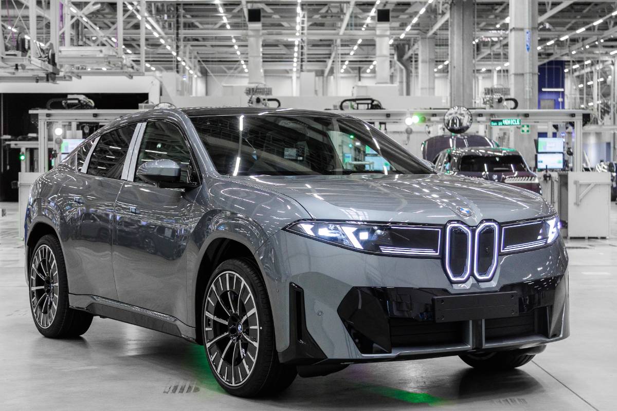 BMW iX4