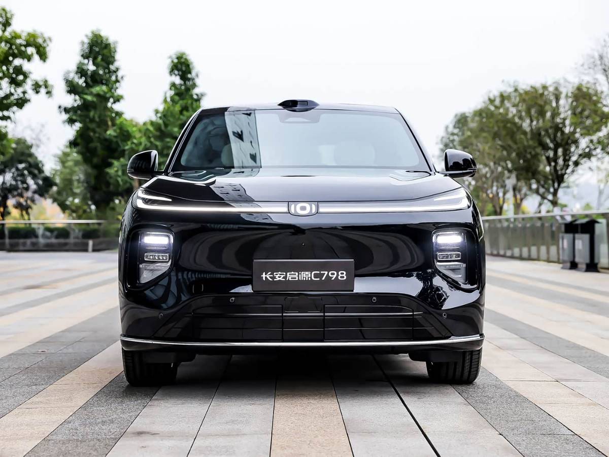 Changan Qiyuan Q07 szemből