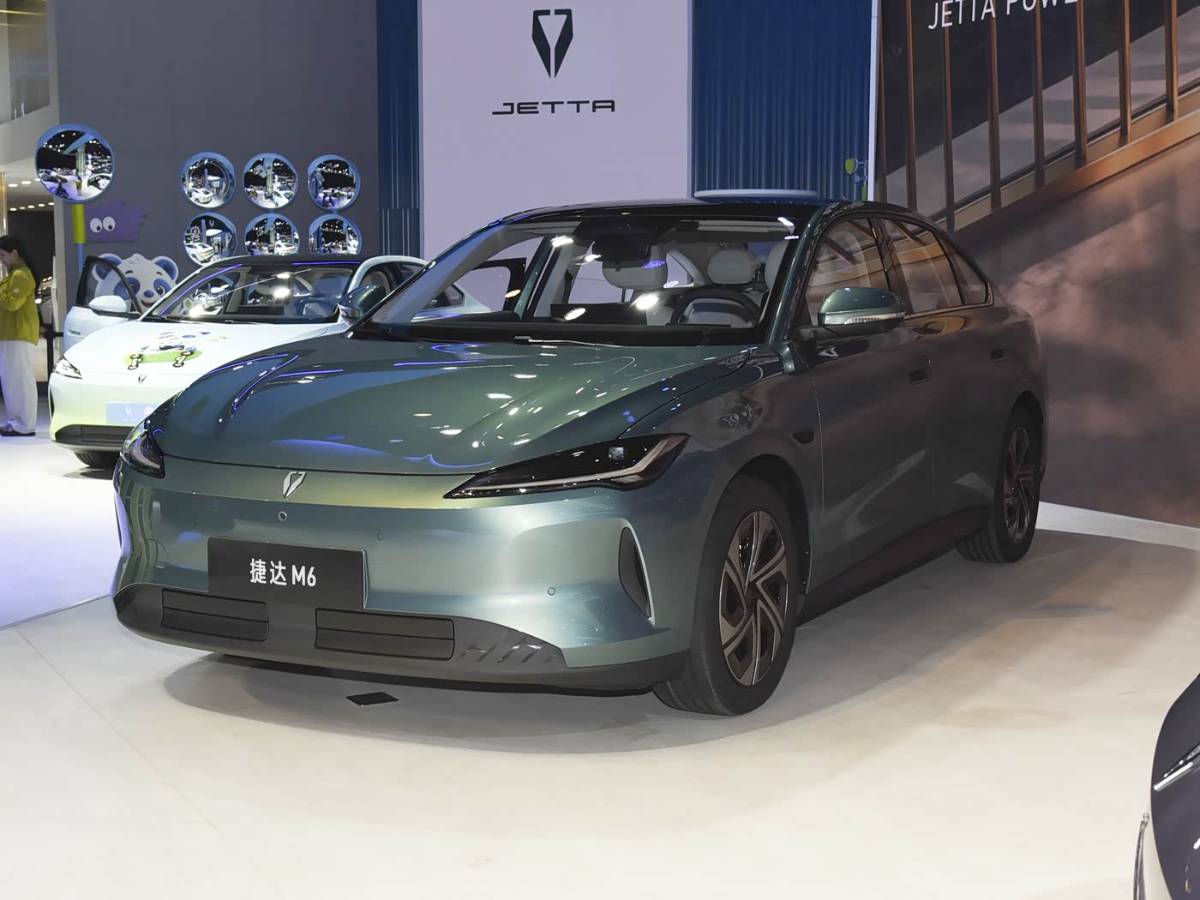 FAW-Volkswagen Jetta M6 szemből