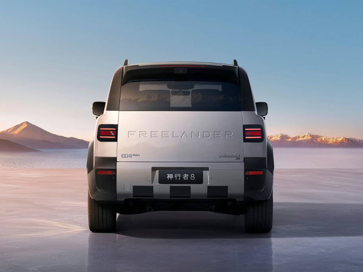 FREELANDER 8 hátulja