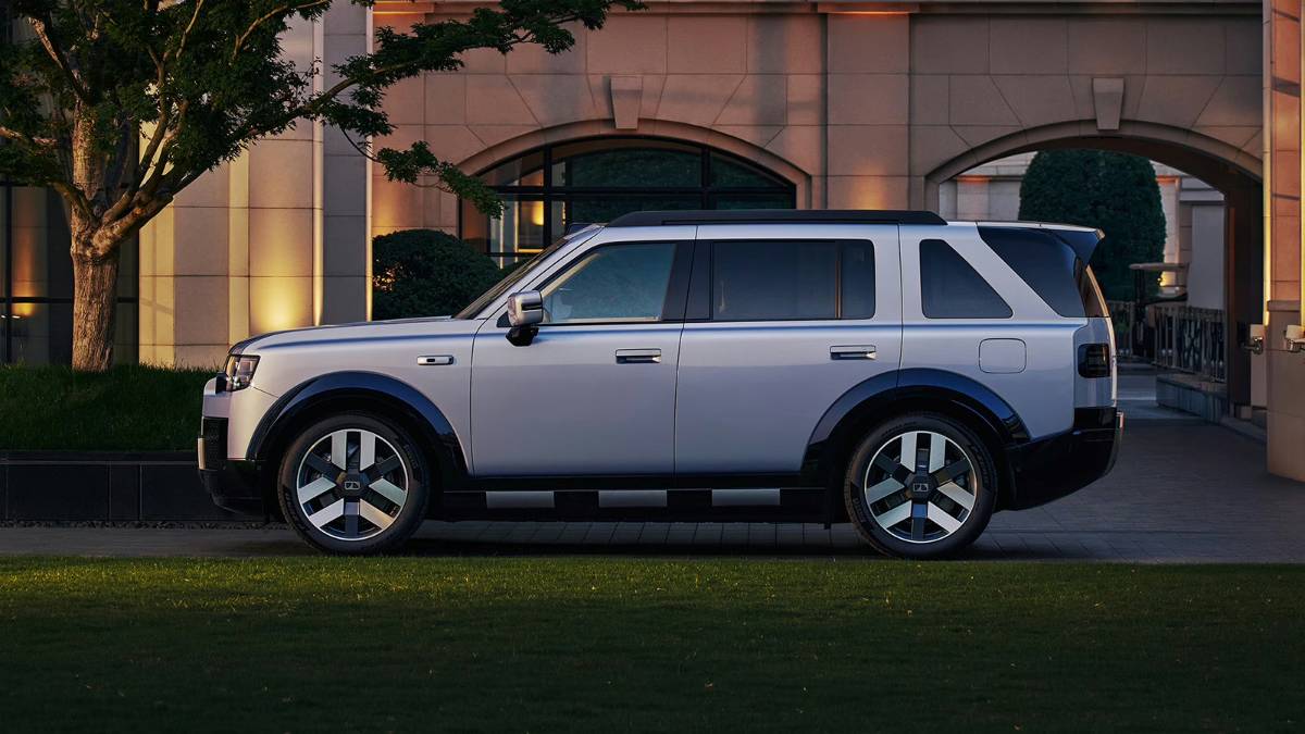 FREELANDER 8 oldalról