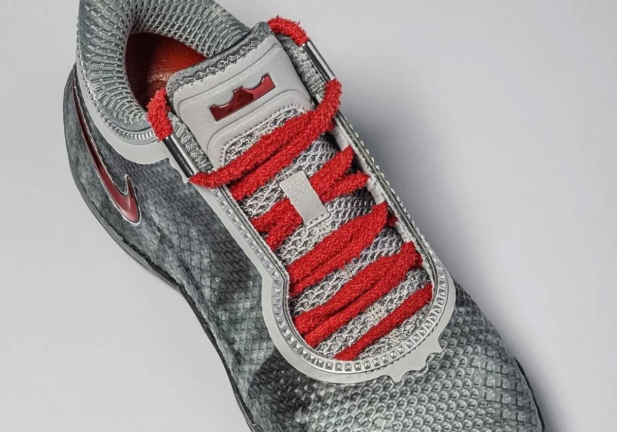 Nike LeBron 24 "Storm Drain" fentről nézve