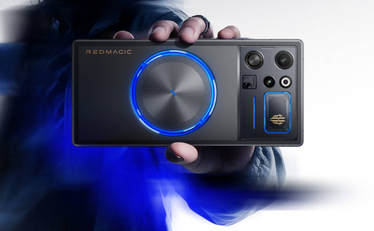 REDMAGIC 12 Pro+ kézben