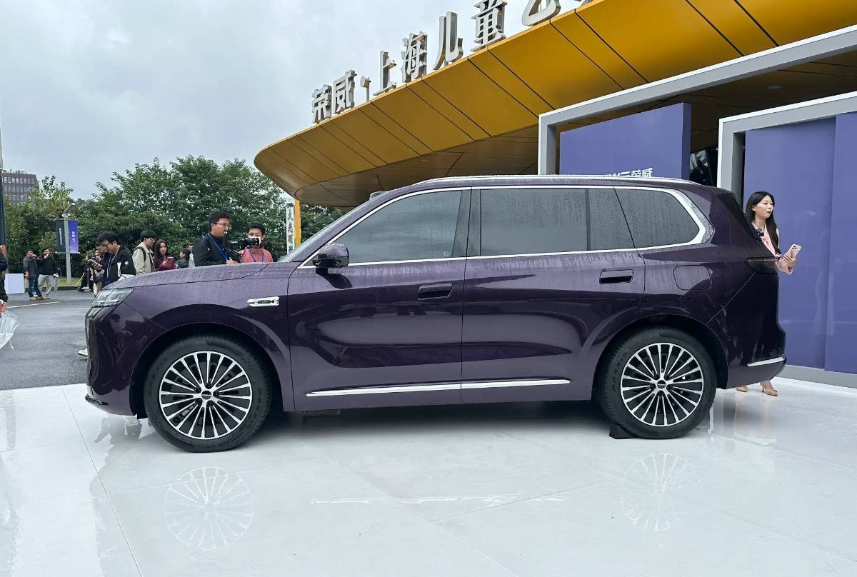 Roewe Jiayue 07 oldalról