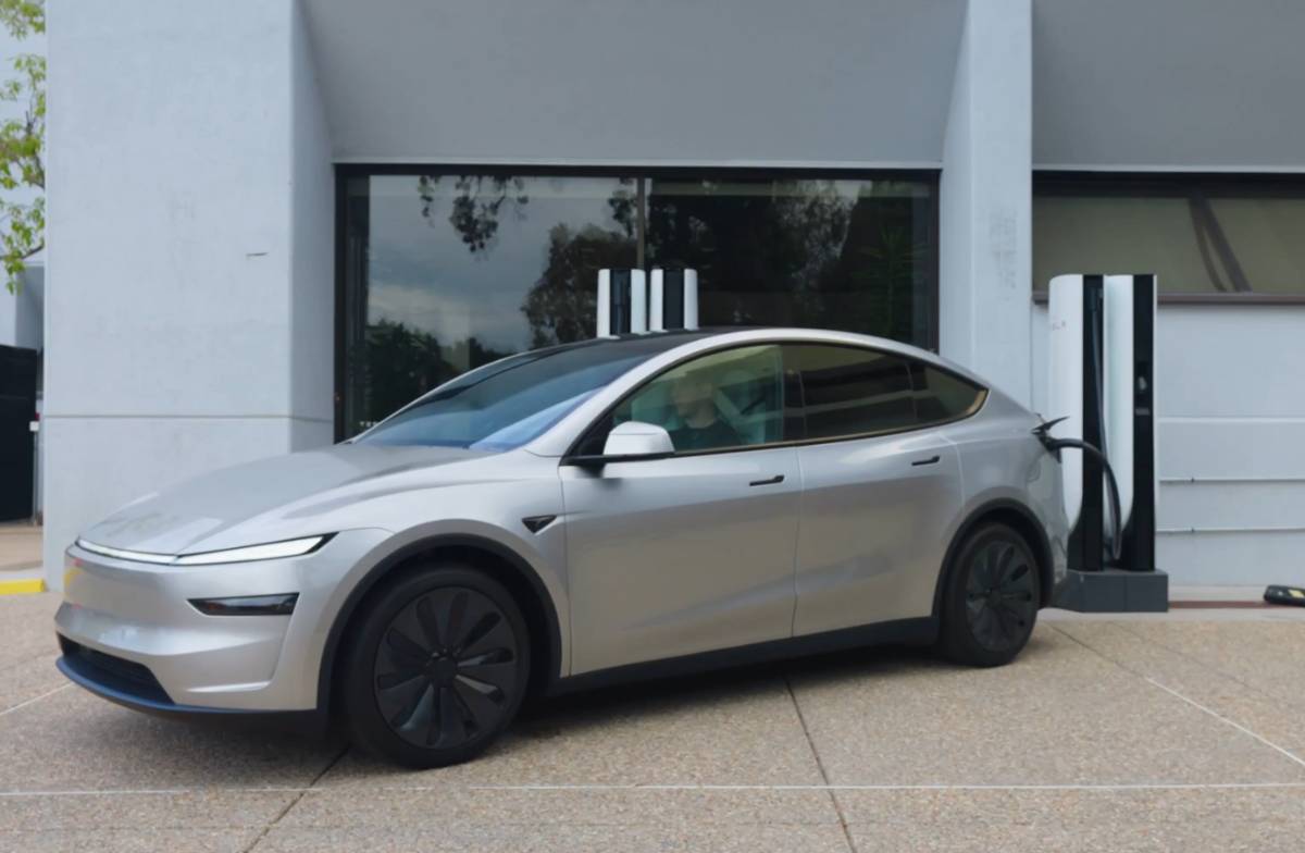 Tesla töltés közben